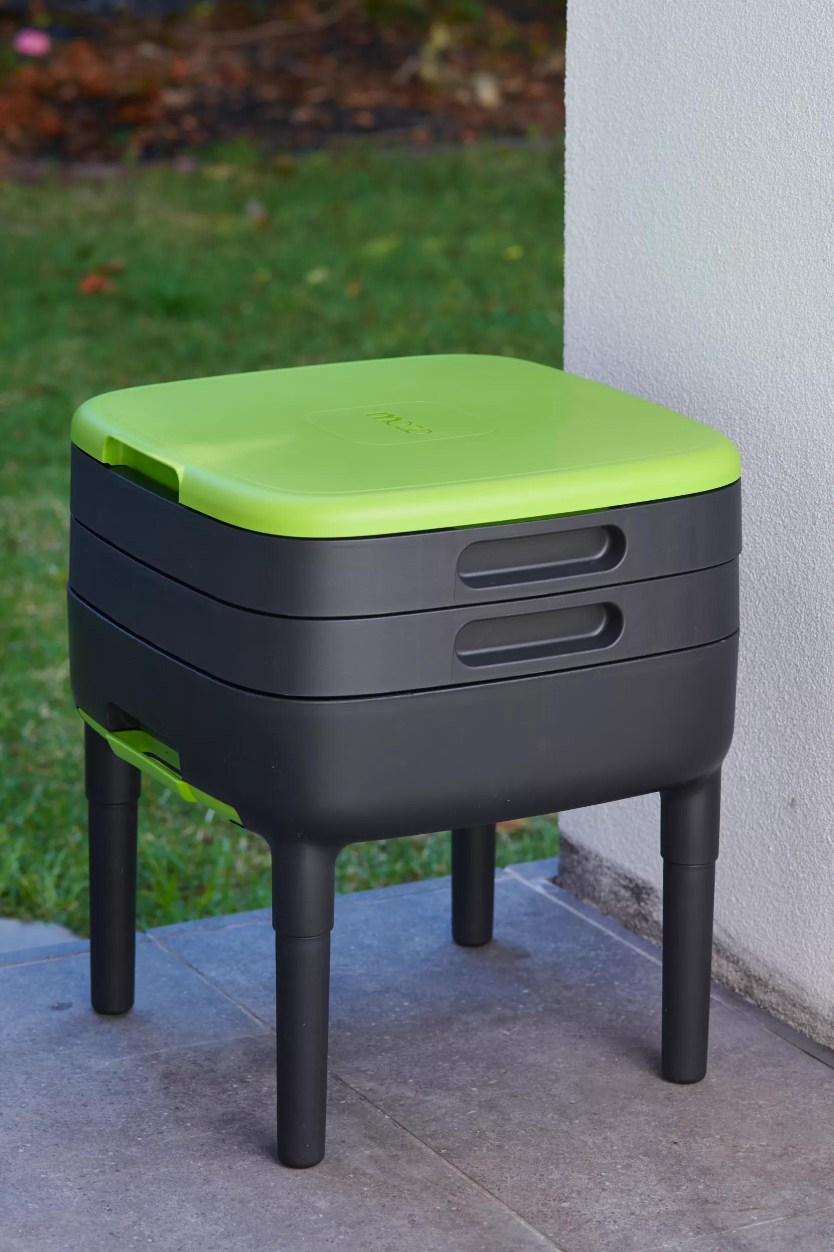 Maze Worm Farm Composter with Legs